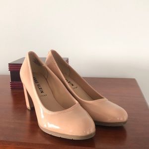 Anne Kline Iflex nude 2 1/2 in  size 9 1/2  pump